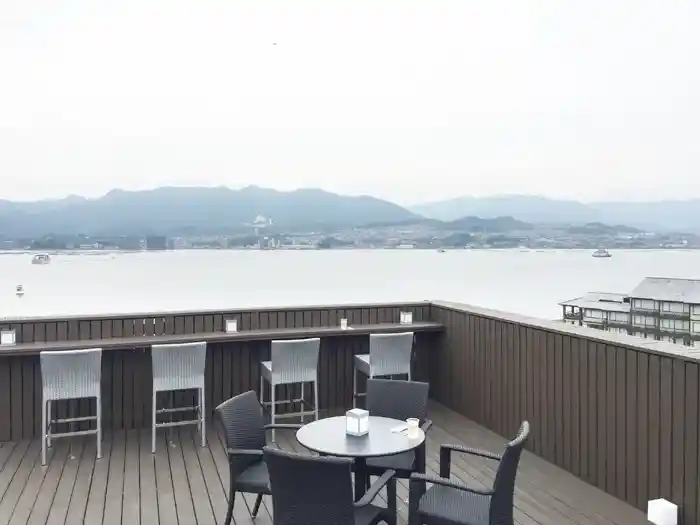 宮島旅館、錦水館のルーフトップラウンジ
