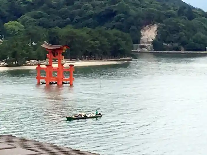 宮島旅館、錦水館のルーフトップラウンジと大鳥居との位置関係02