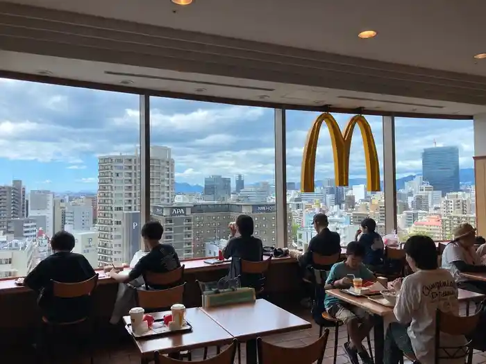 地上60mの街並みを一望できる11階・「マクドナルド」パノラマフードコート